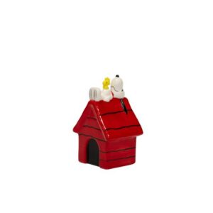 Statue Snoopy et son petit compagnon sur sa maison