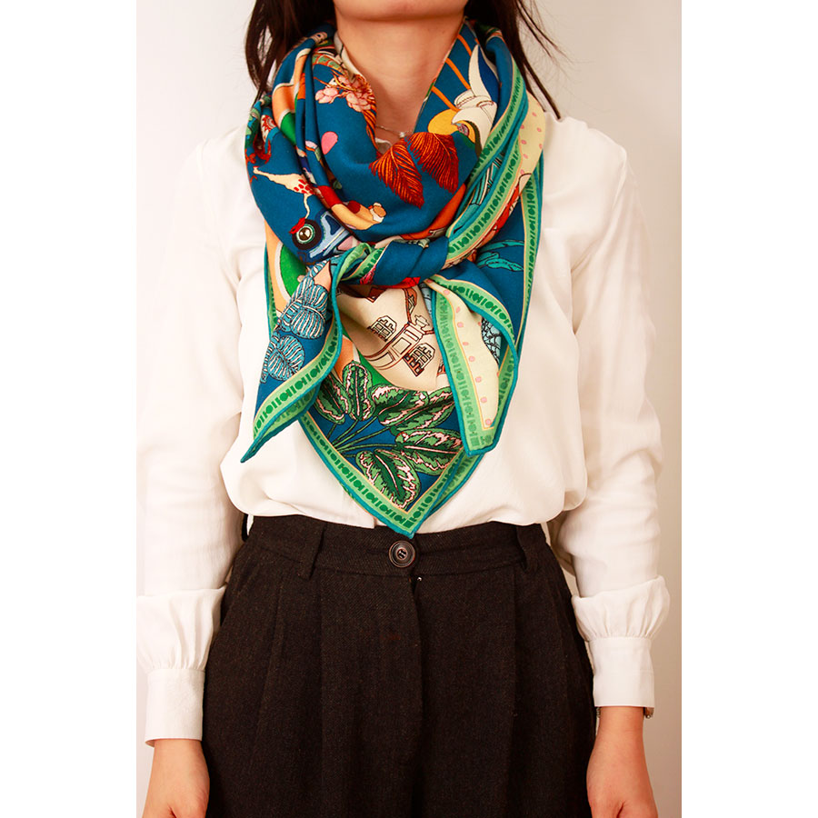 Carré en laine et soie - Elsa gâteaux fous bleu – Image 2