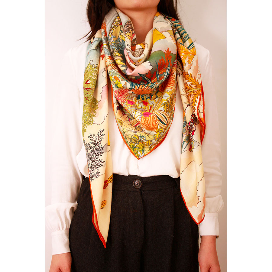 Carré en laine et soie - Le temple pays imaginaire